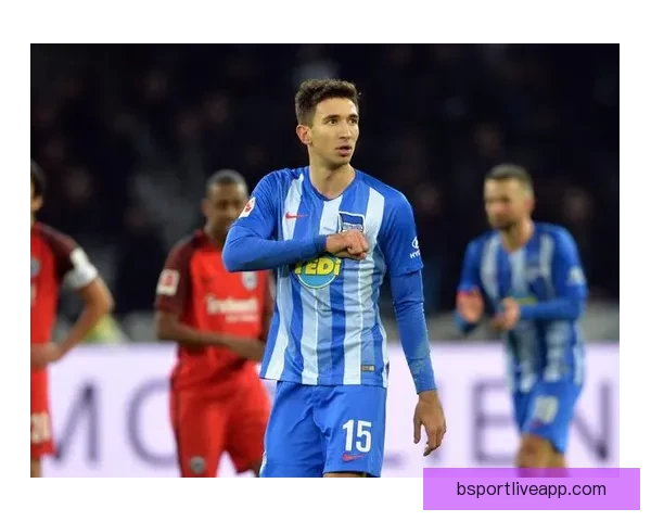 约基奇赛后穿小黄人拖鞋亮相曾COS格鲁角色趣味十足